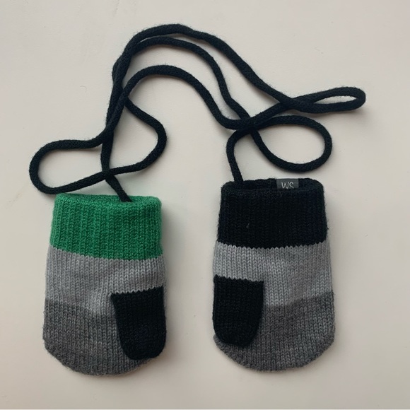 3/$10 SOURIS MINI Baby boy mittens 3-6m - Picture 2 of 3